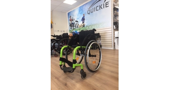 Quickie argon 2 30cm x 30cm childrens active wheelchair ex demo