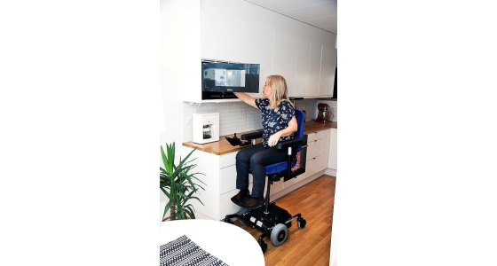 The perfect indoor Powerchair with rising function for the office, at school or at home - Mercado Real 6100